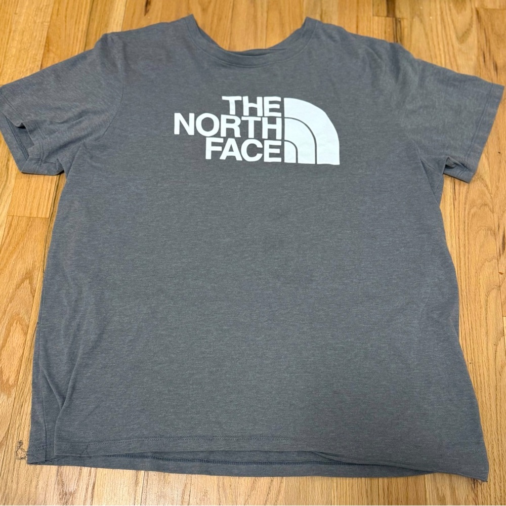 The North Face Evolution Cutie Short-Sleeve T-Shirt for Women In Gray. XL